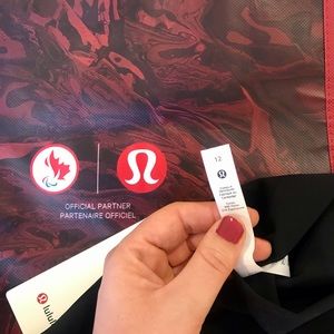 Brand New Lululemon Wunder Unders size 12 28”